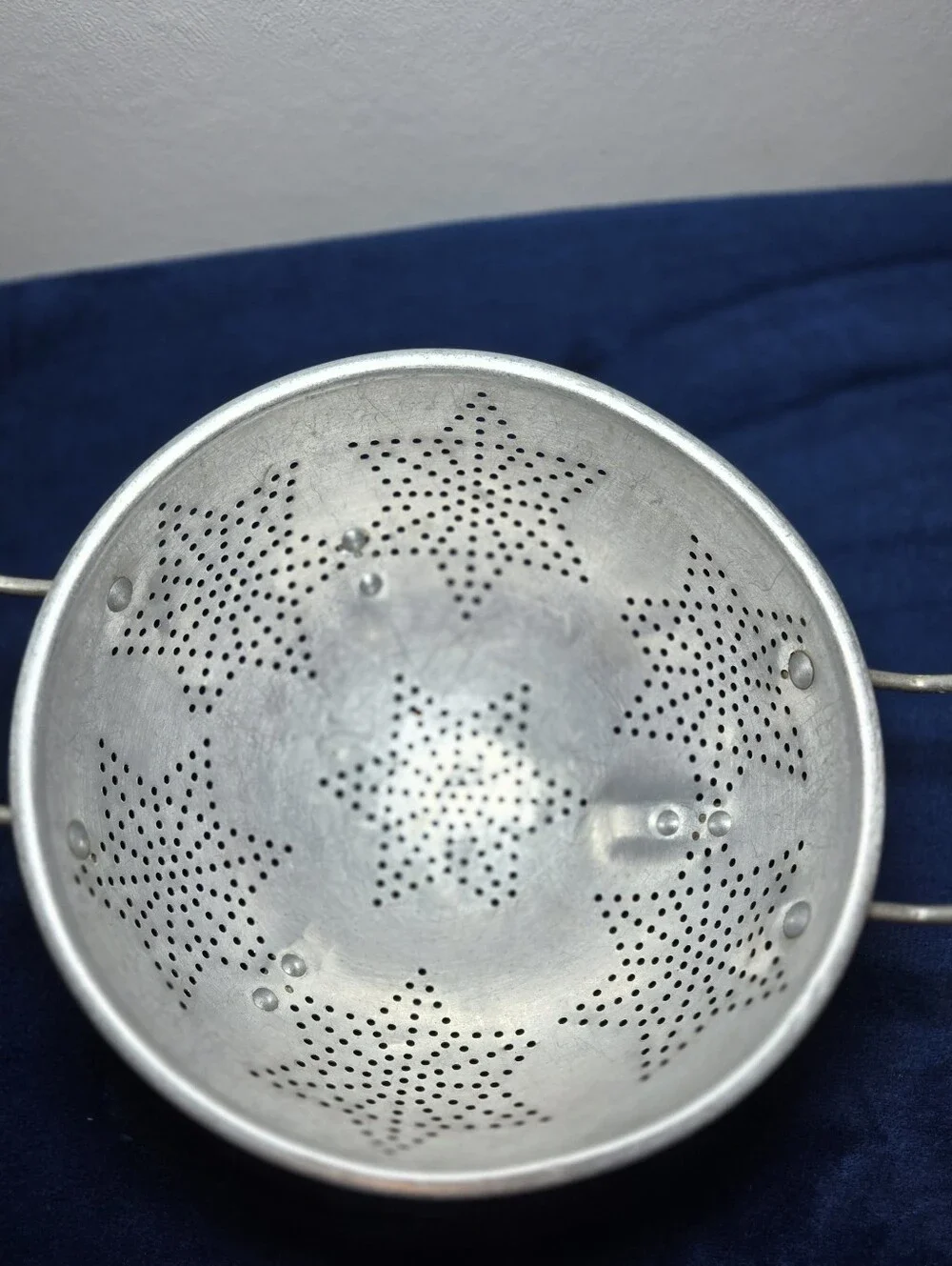 VINTAGE 7 STAR 3 FOOTED ALUMINUM COLANDER RUSTIC COUNTRY GRANDMA COTTAGE